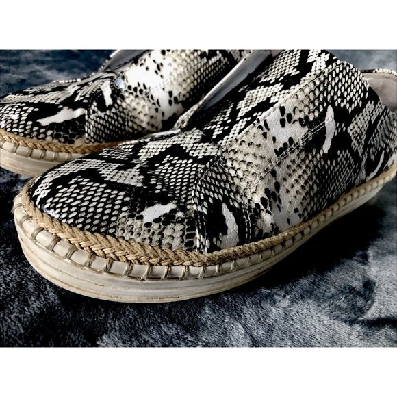 J/Slides Woman’s Super Soft Snake Skin Shoes 9 Medium - Picture 2 of 10